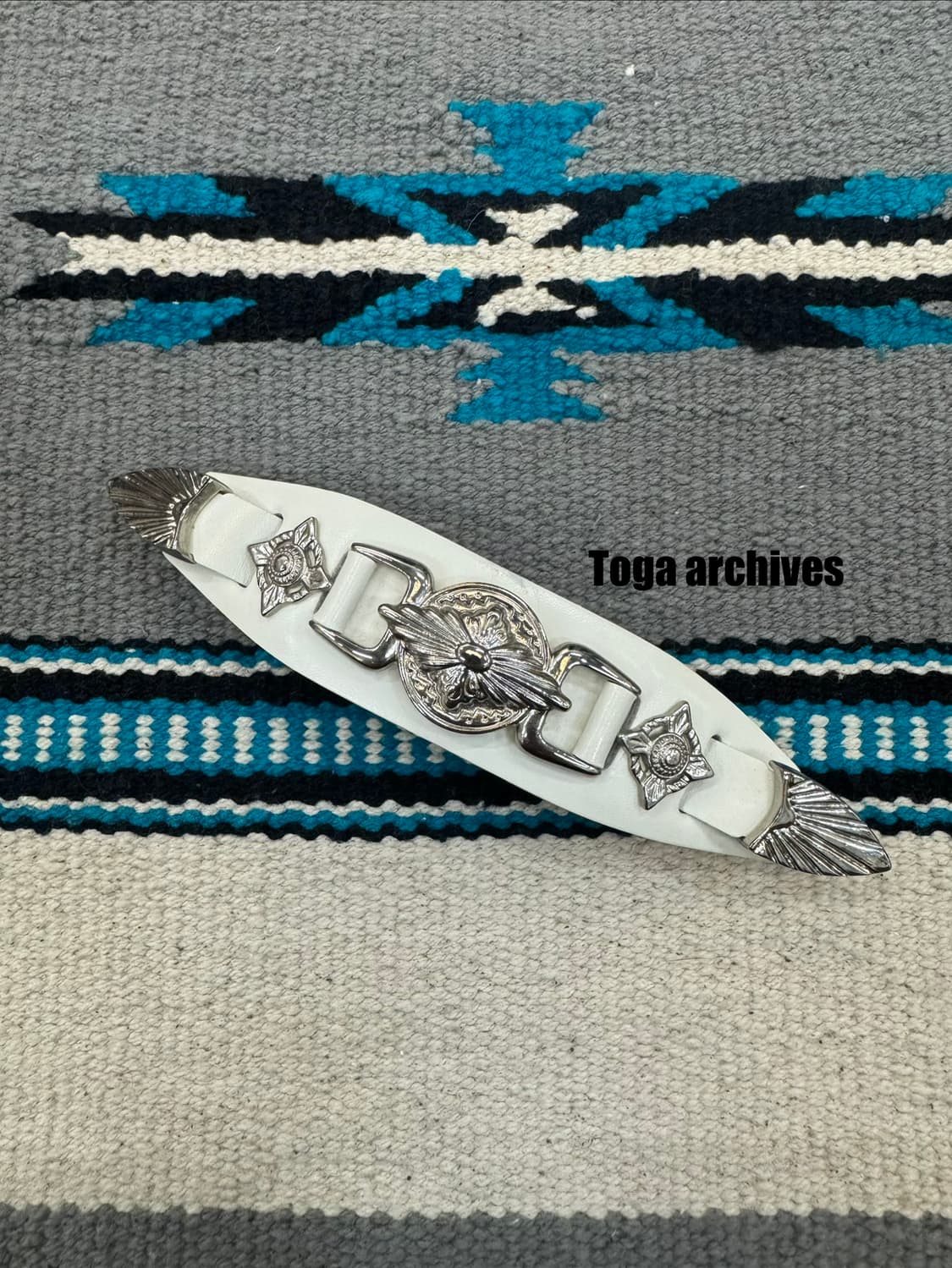 [OS] 토가 아카이브 메탈릭 레더 헤어클립 상품이미지1