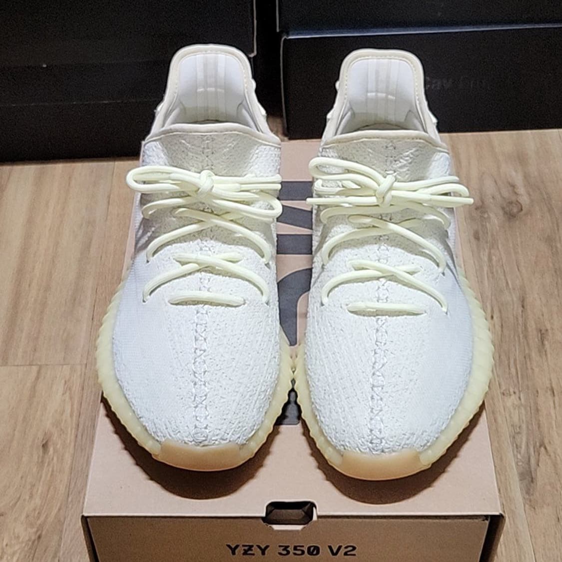 아디다스 285 이지부스트 버터 상품이미지2