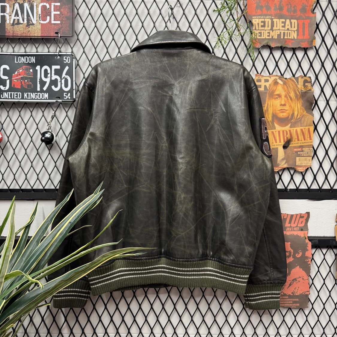 JPN VINTAGE 크랙 레더 바시티자켓 빅로고 포인트 다크브라운 상품이미지2