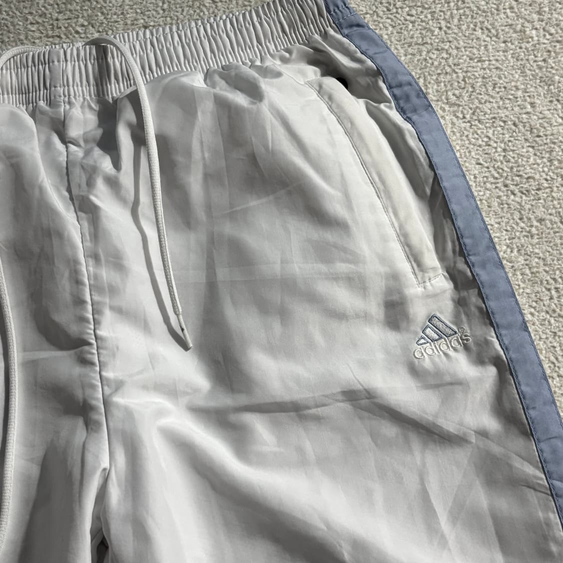 아디다스 유일매물 대장 올드스쿨 시나모롤깔 화이트 바스락 츄바 상품이미지2