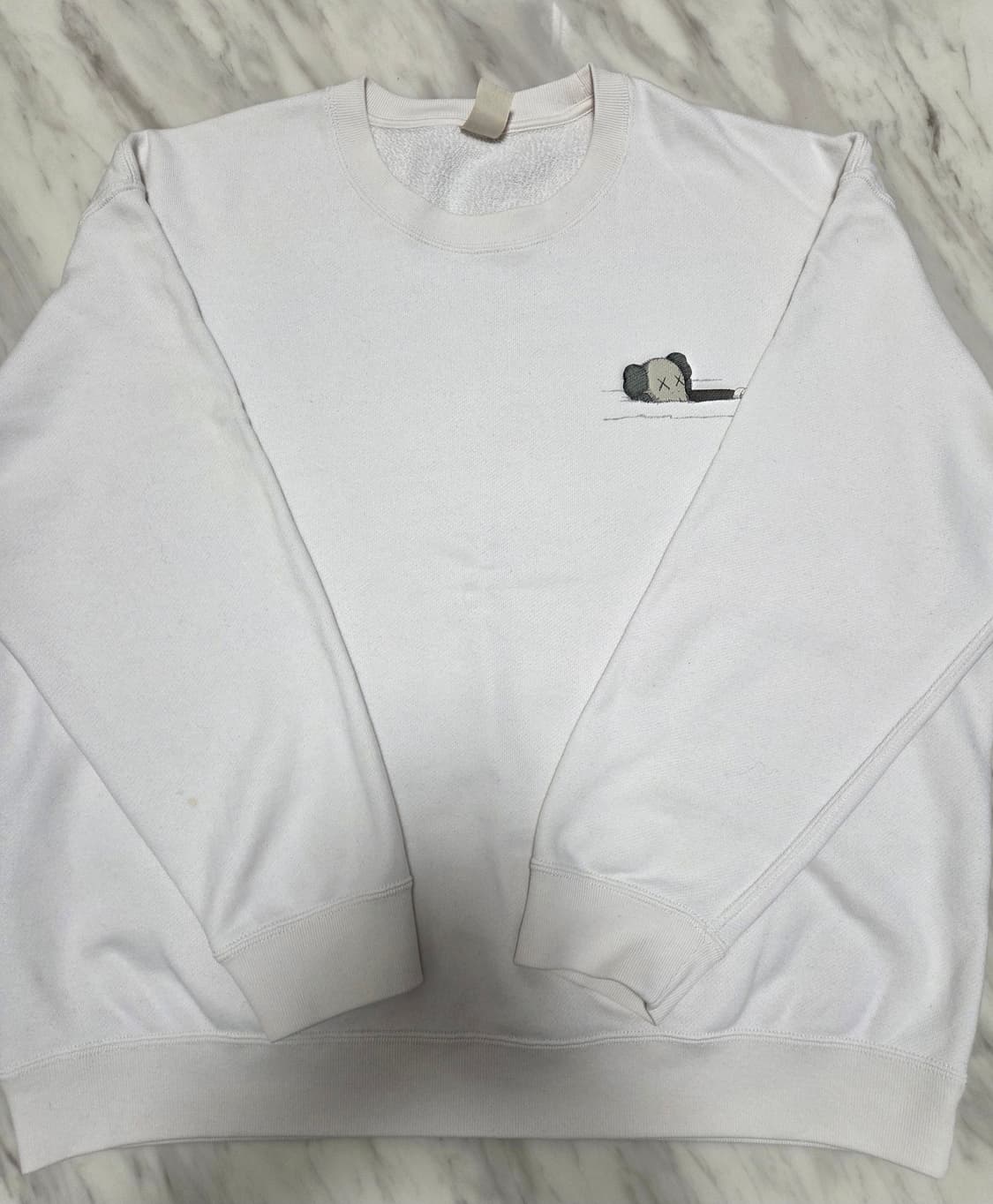 유니클로 X 카우스 스웻셔츠 상품이미지2