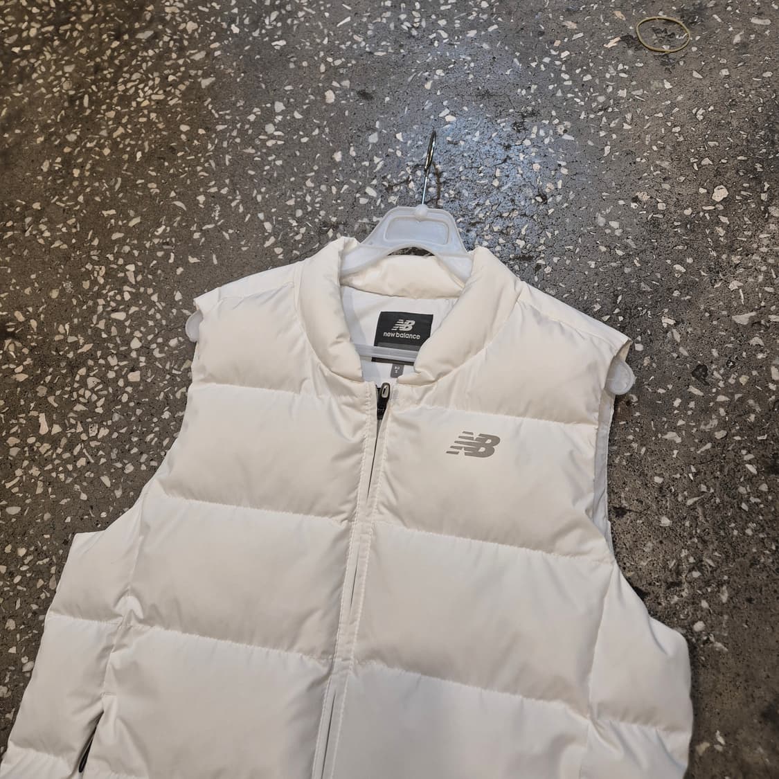 S 뉴발란스 화이트 패딩조끼  상품이미지6