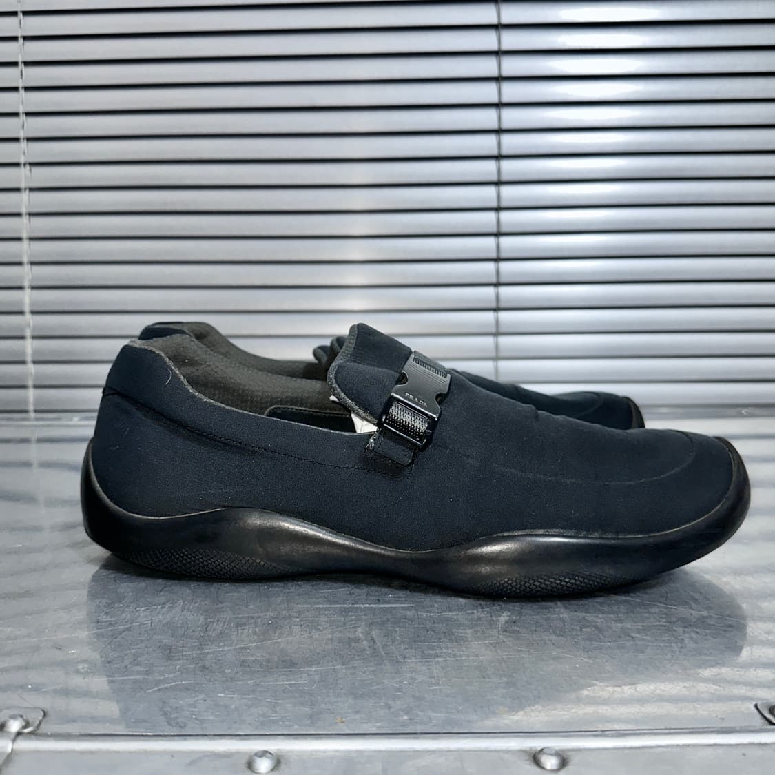 00s 그레이 프라다 스포츠 버클 로퍼 상품이미지5