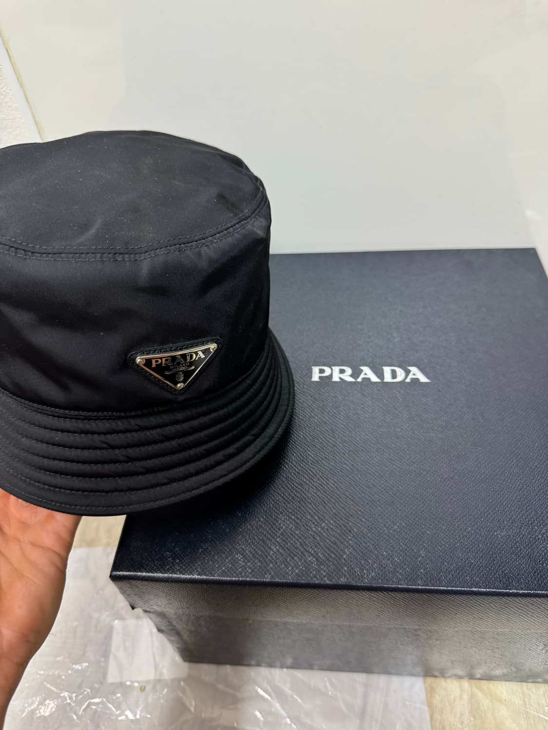 프라다 리나일론 버킷 햇 상품이미지2