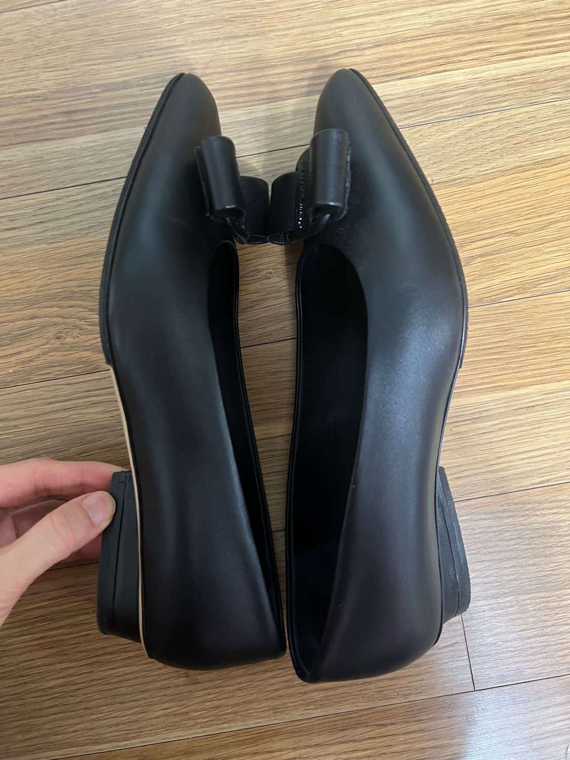 페레가모 뉴비바플랫 블랙 6.5 C볼 상품이미지3