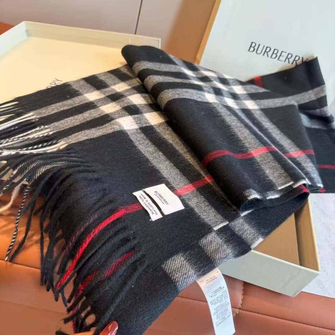 버버리숙녀 리버서블 스카프
 상품이미지4