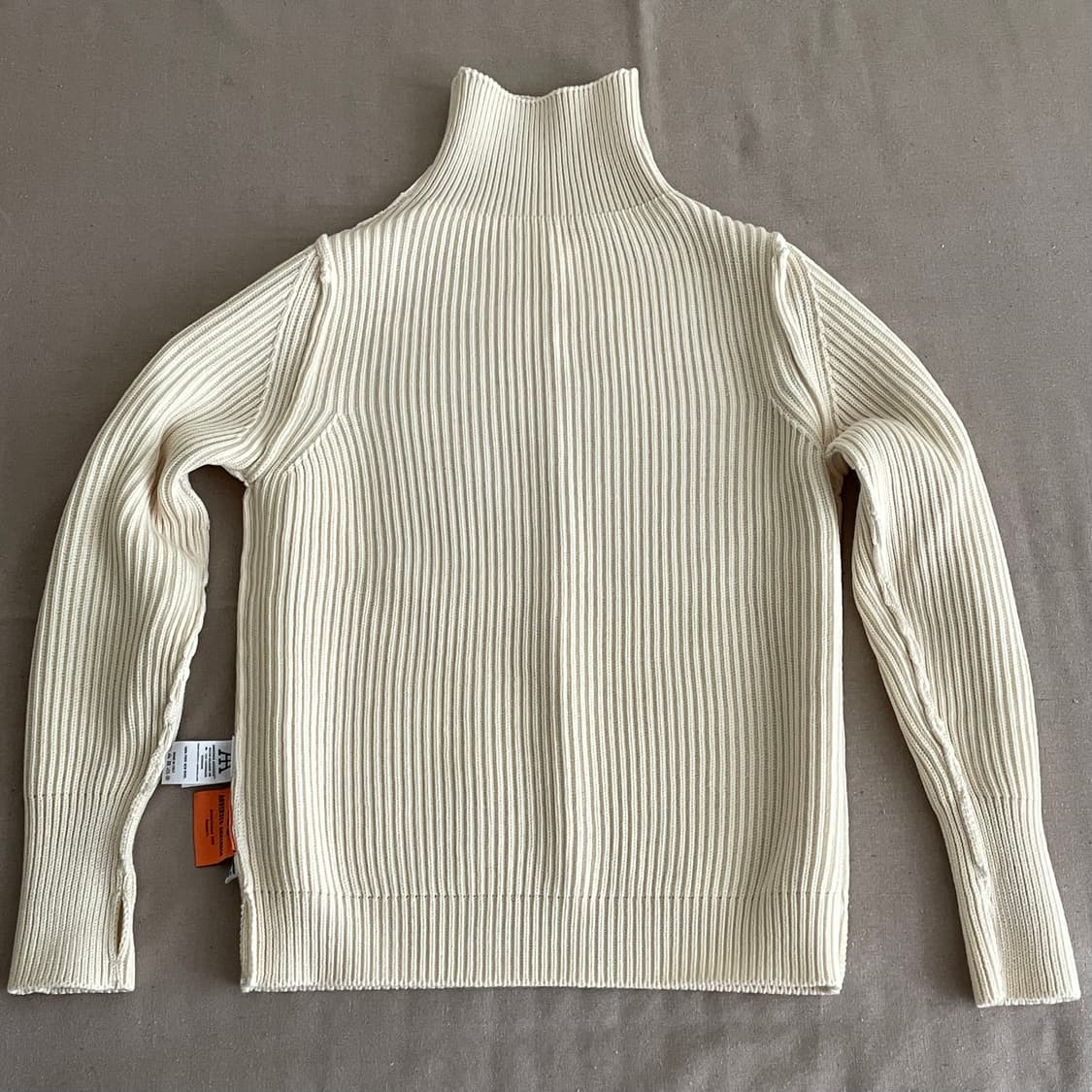 안데르센 안데르센 네이비 터틀넥 Off White 미사용품 상품이미지6