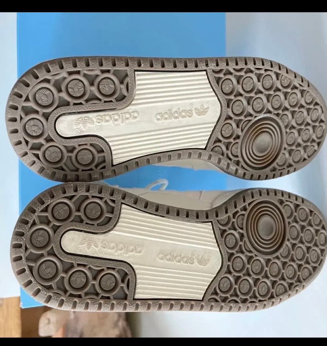 아디다스 x 비욘세 아이비 파크 포럼 미드 알루미나 스니커즈 리미티드 에 상품이미지6