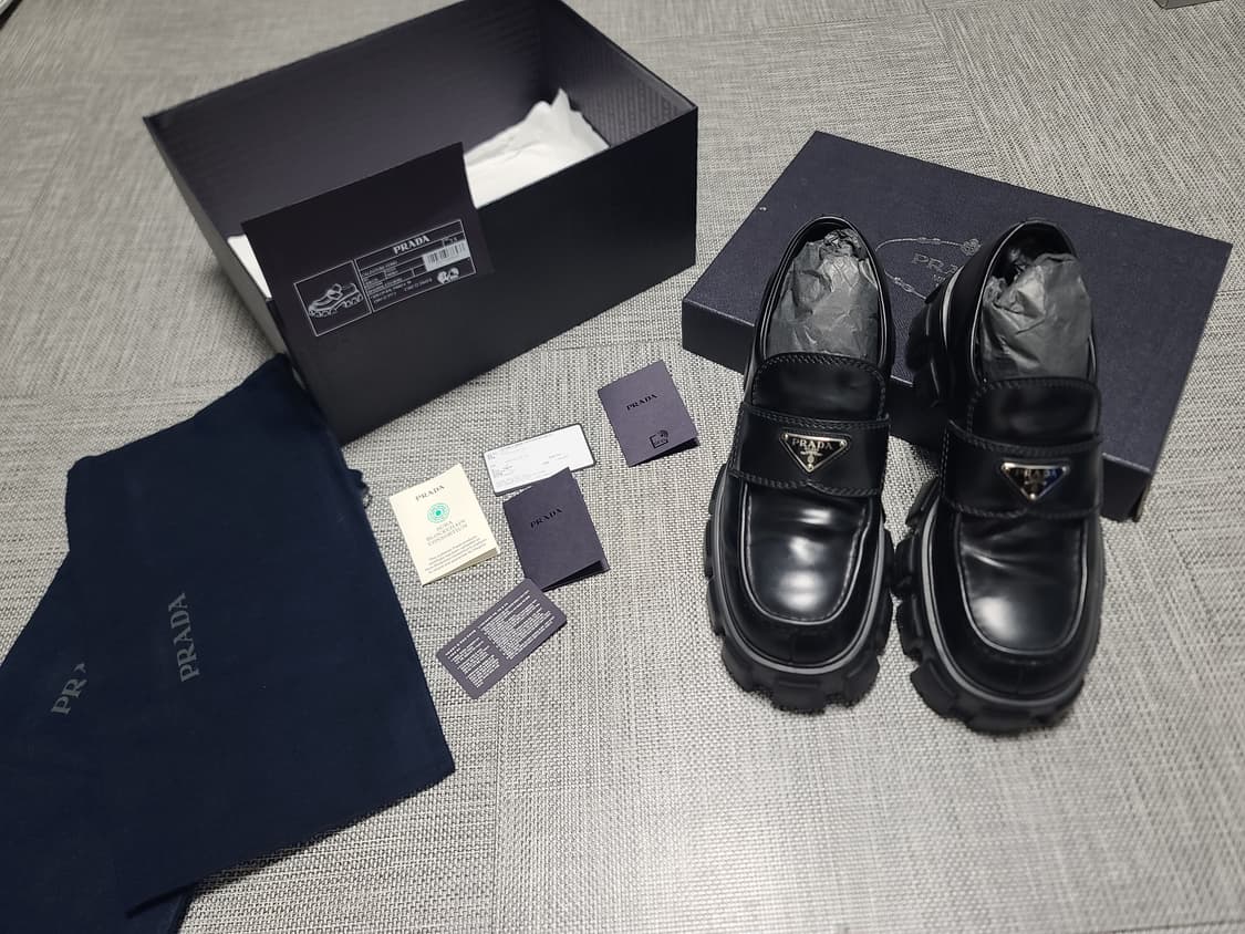 프라다 모놀리스 브러쉬드 레더 로퍼 프라다 구두 상품이미지1