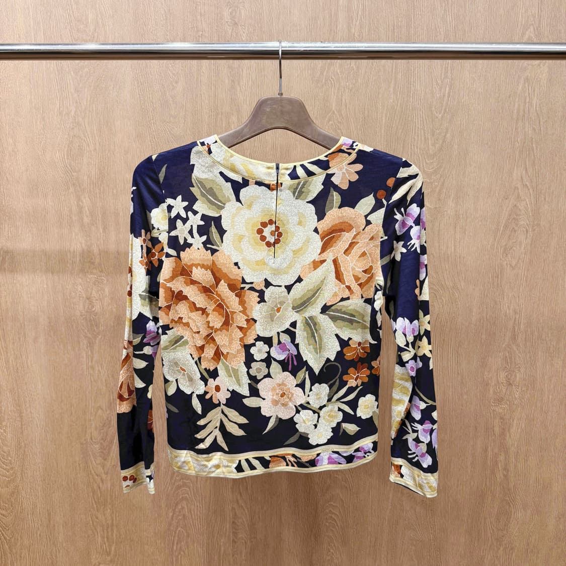 레오나드 긴팔 티셔츠 플라워 패턴 디테일 네이비 베이스 멀티컬러 상품이미지3
