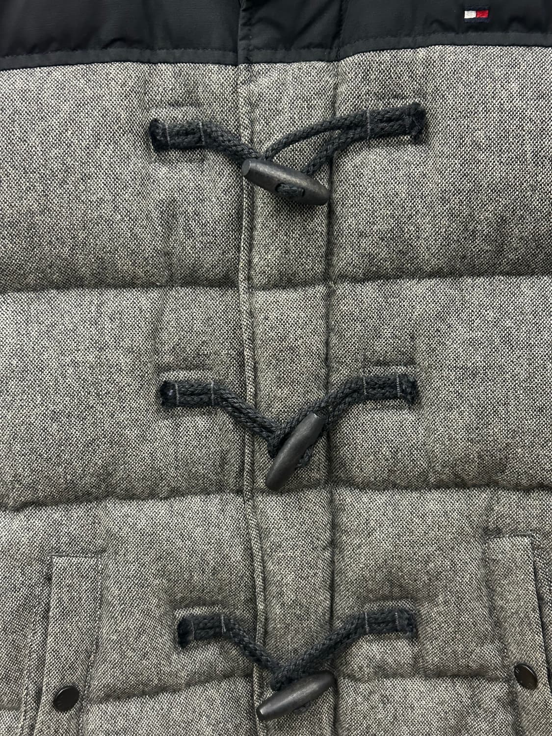 타미힐피거 후드 패딩 조끼 그레이 블랙 상품이미지4