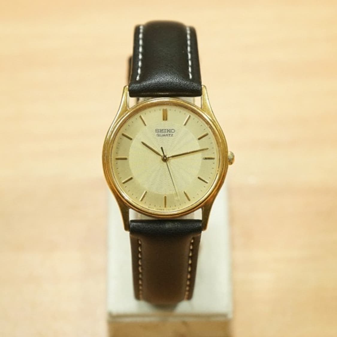 80s 세이코 라운드 프레임 금장 쿼츠 시계 상품이미지1