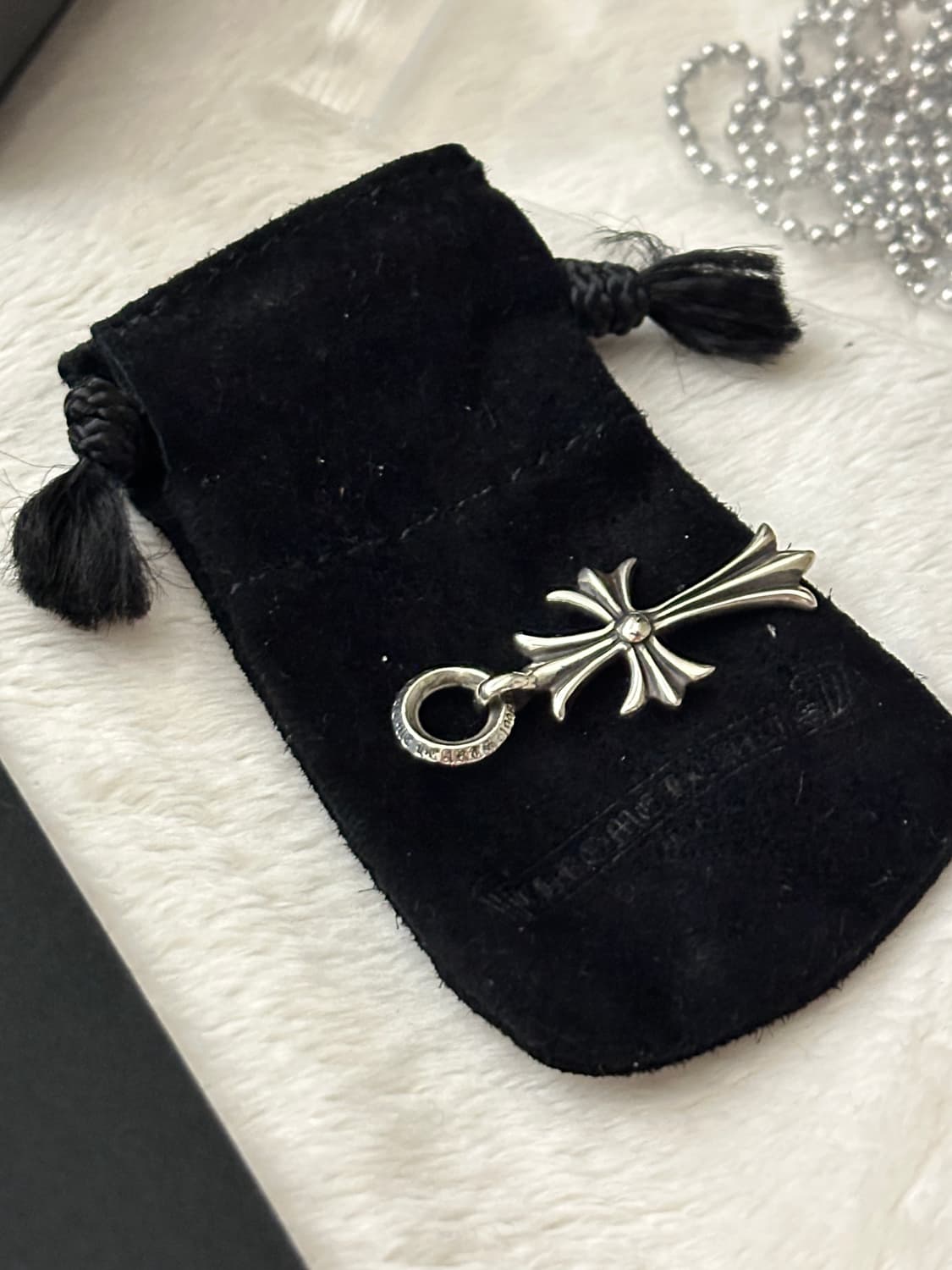 크롬하츠 타이니 크로스 참 상품이미지2