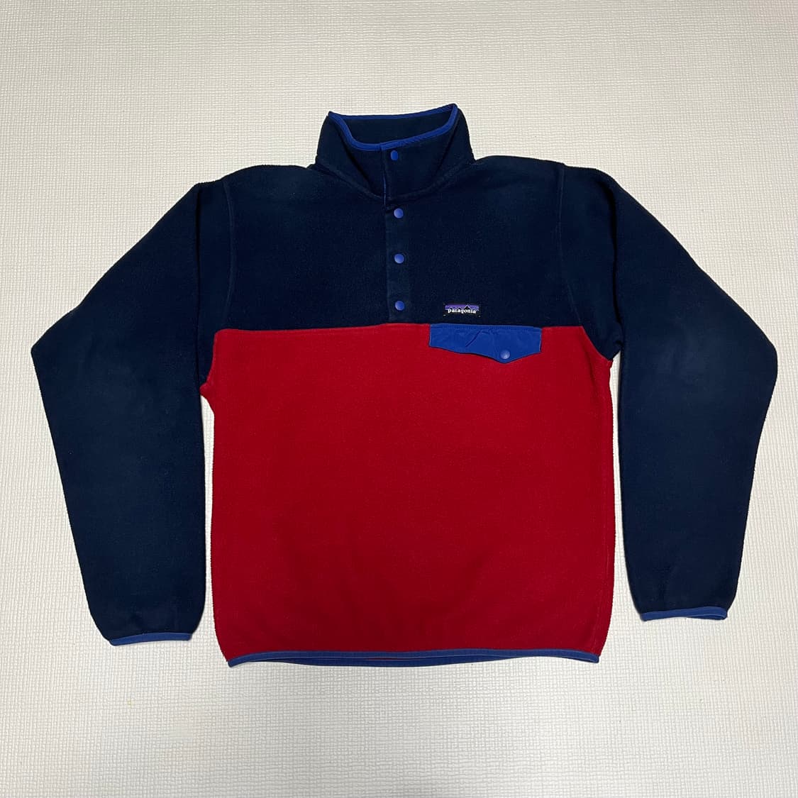 파타고니아 신칠라 네이비/레드 상품이미지1