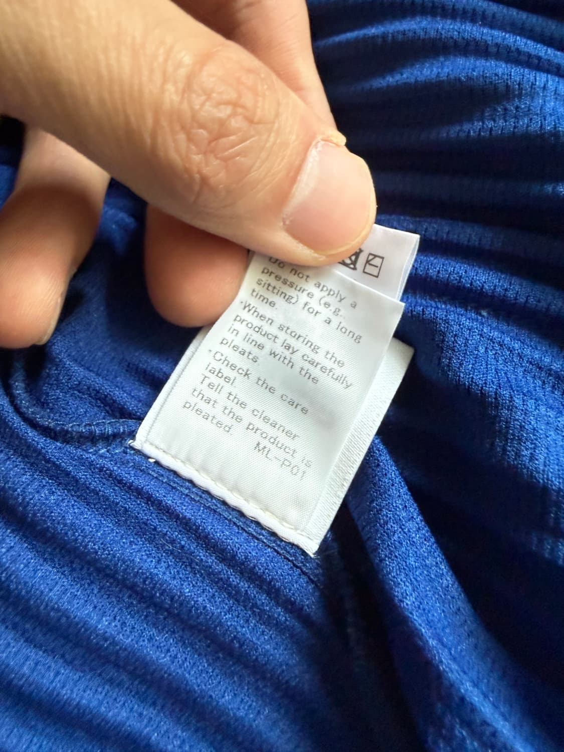 이세미야케 옴므플리세 라운드넥 가디건 (3 사이즈, 블루) 상품이미지4