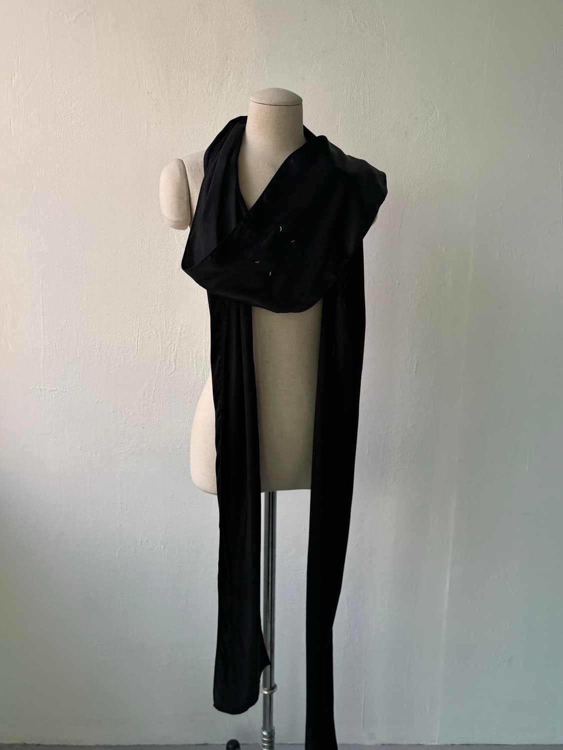 마르지엘라 블랭크 아티저널 실크 롱 스카프 상품이미지3