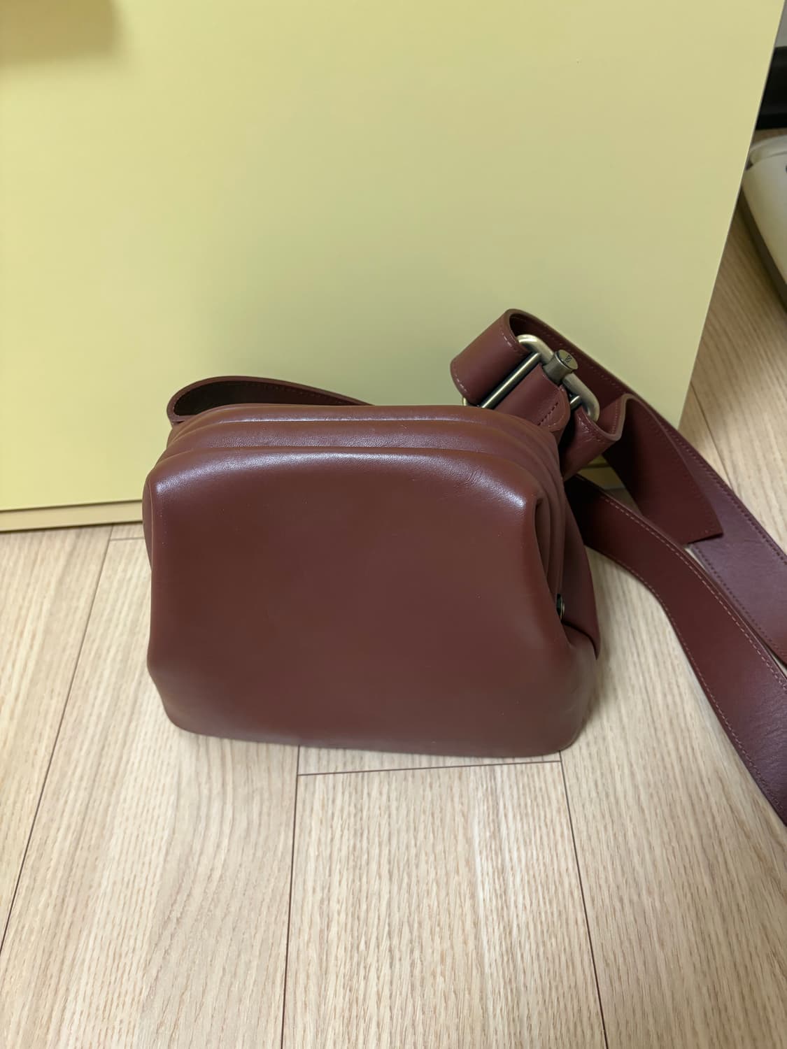 오소이 브로트백 브라운 상품이미지2