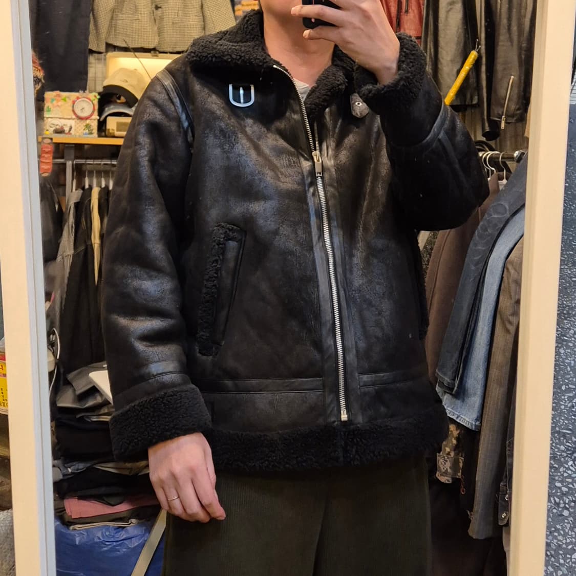 M~L(착샷잇음) 블랙 무스탕자켓  상품이미지4
