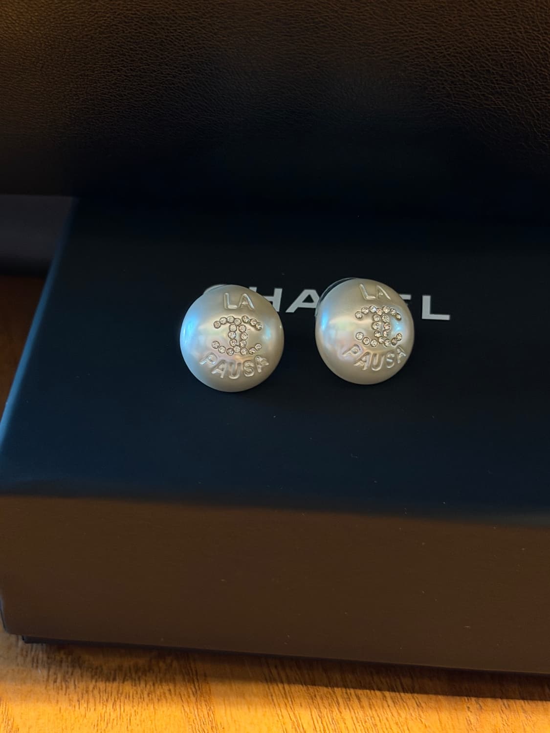 샤넬 업사이클링 CC로고 빈티지 진주 귀걸이 상품이미지4