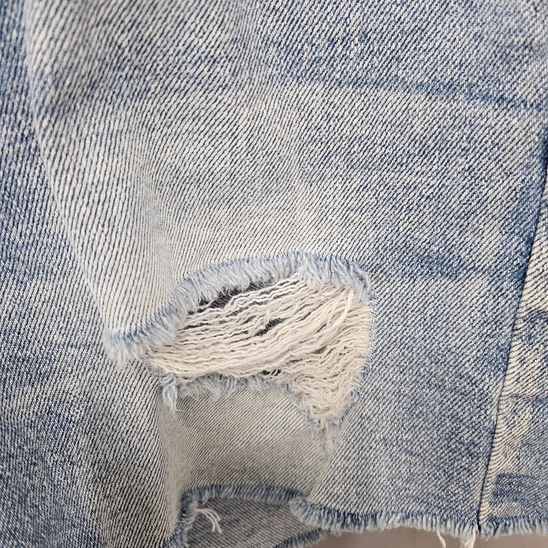 타미힐피거 여성 디스트로이 데님 쇼츠 상품이미지5