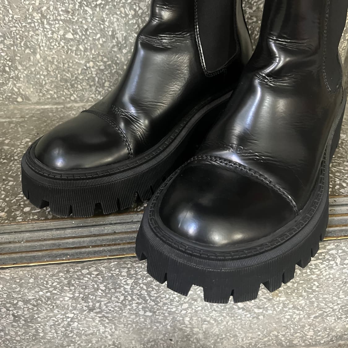 발렌시아가 트랙터 20mm 첼시 블랙 부츠 상품이미지5