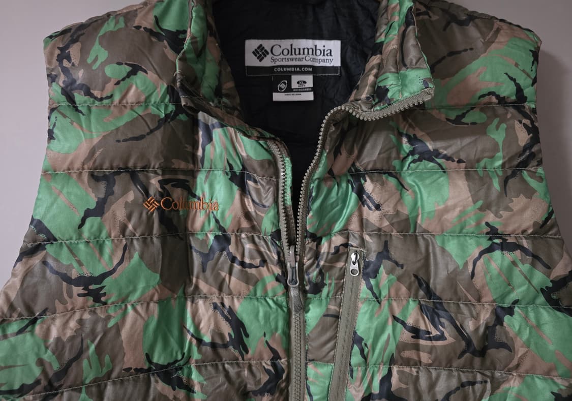 컬럼비아 카모 구스다운 경량 패딩조끼
푸퍼 베스트.   싸이즈105  남 상품이미지3