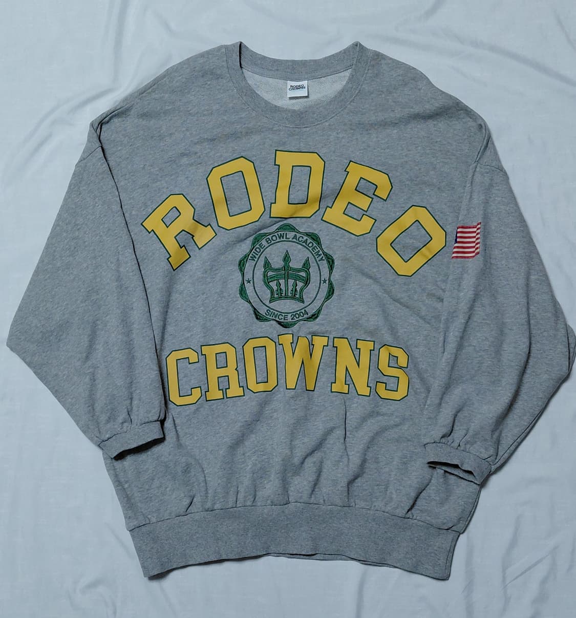 [FREE] 로데오 크라운즈 와이드 볼 아카데미 오버핏 맨투맨 (그레이) 상품이미지1