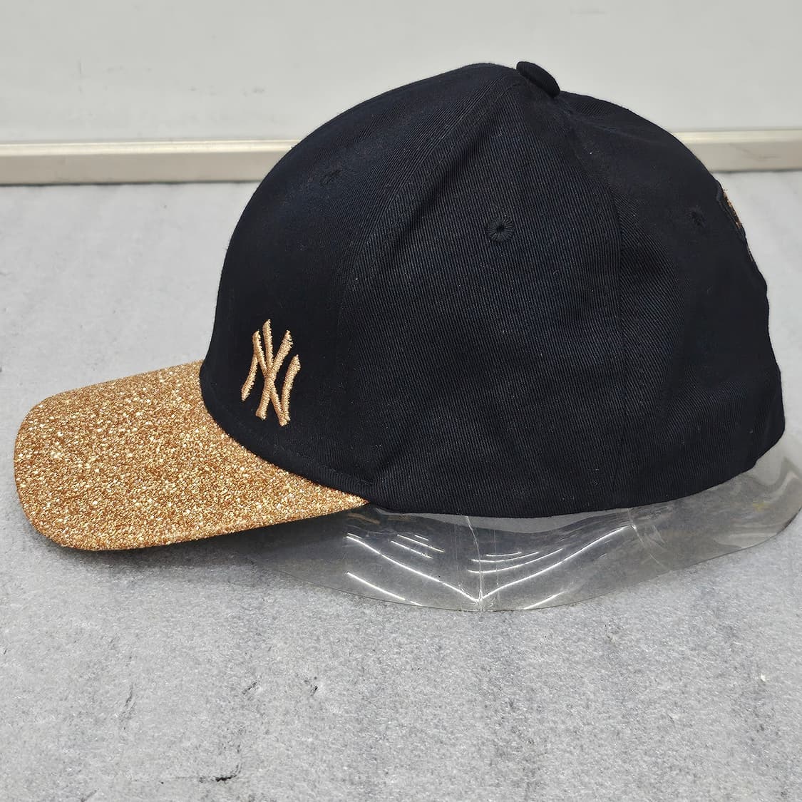 MLB 뉴욕 양키스 블랙 골드 글리터 캡 프리 상품이미지3
