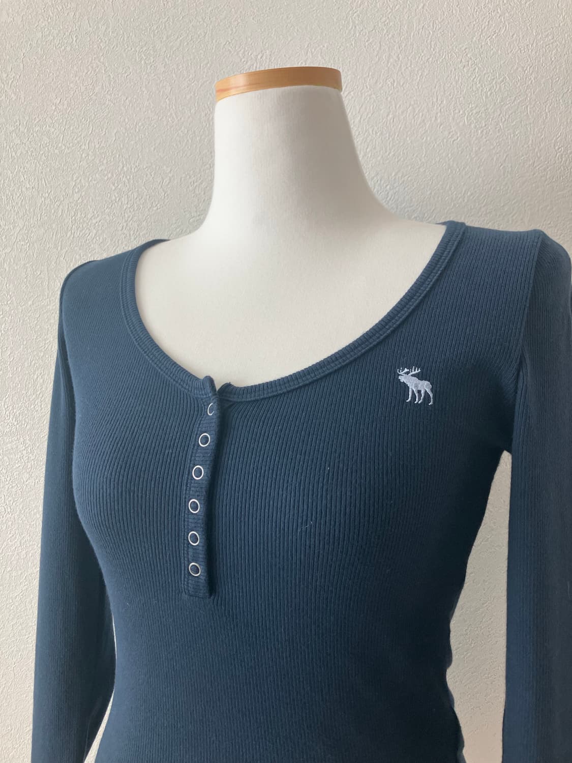 아베크롬비 네이비 골지 긴팔티셔츠 롱슬리브티 딱붙핏 상품이미지2