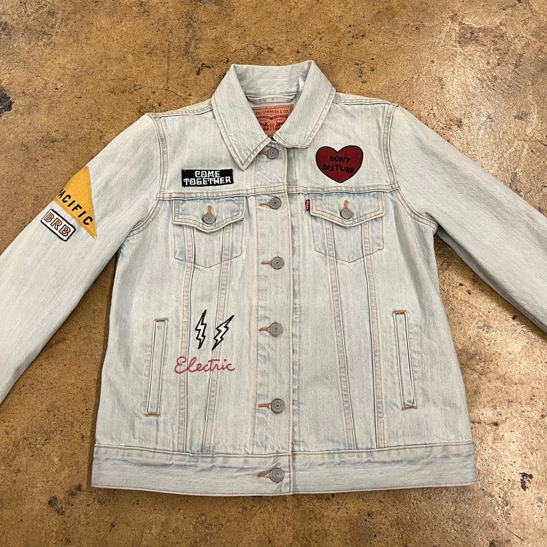 [정품/S] 리바이스 패치 데님 자켓 b17 상품이미지3