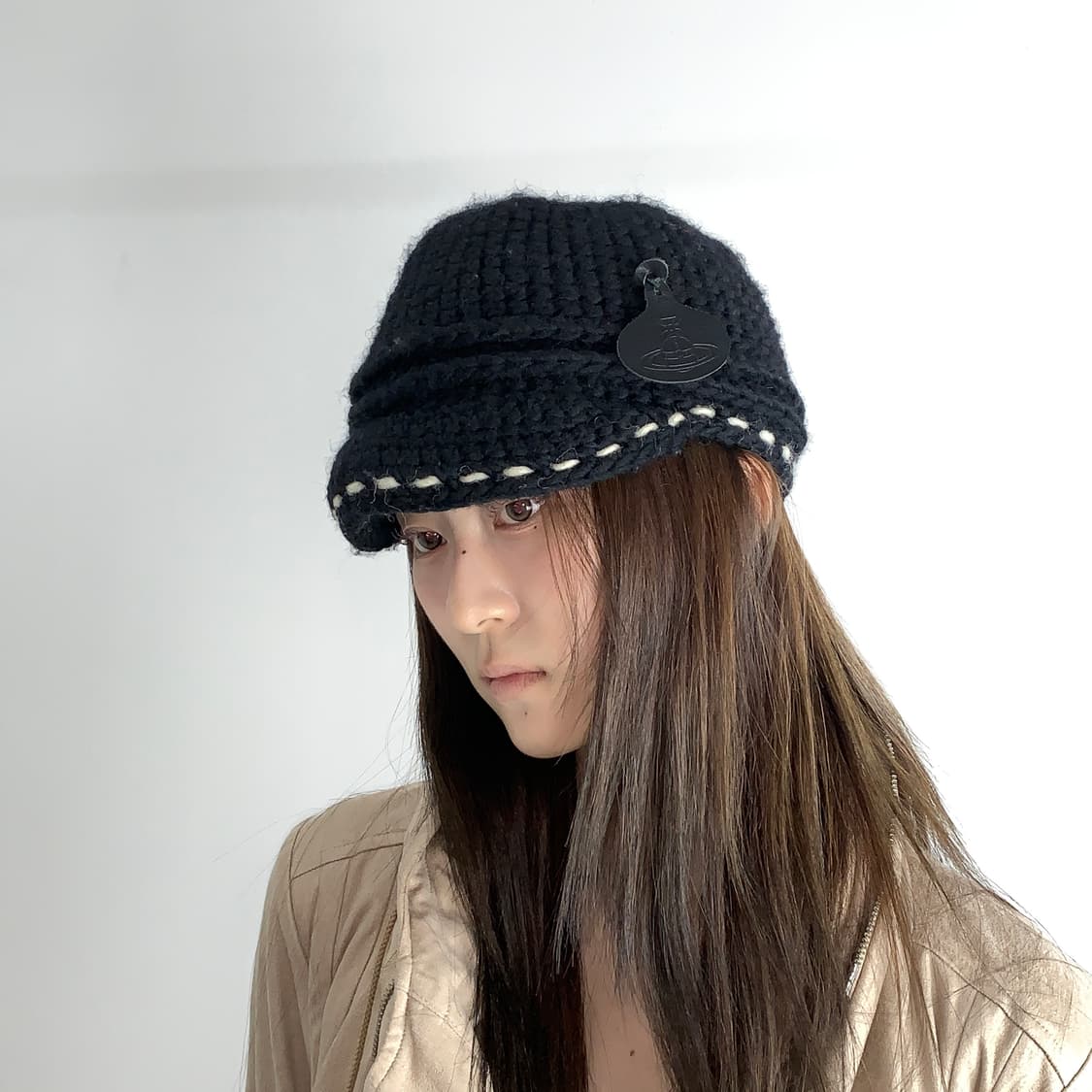 비비안웨스트우드 ORB 레더 장식 니트 캡 상품이미지1