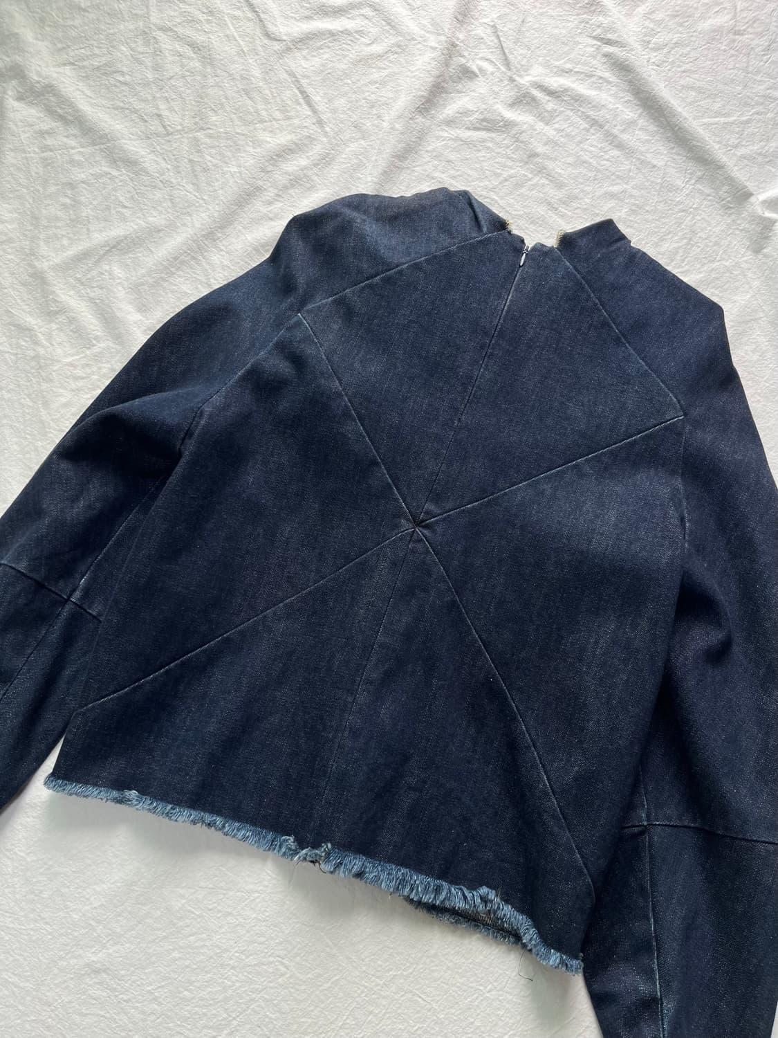 [0] 언유즈드 14aw 데님 드레이핑 컷오프 풀오버 상품이미지4