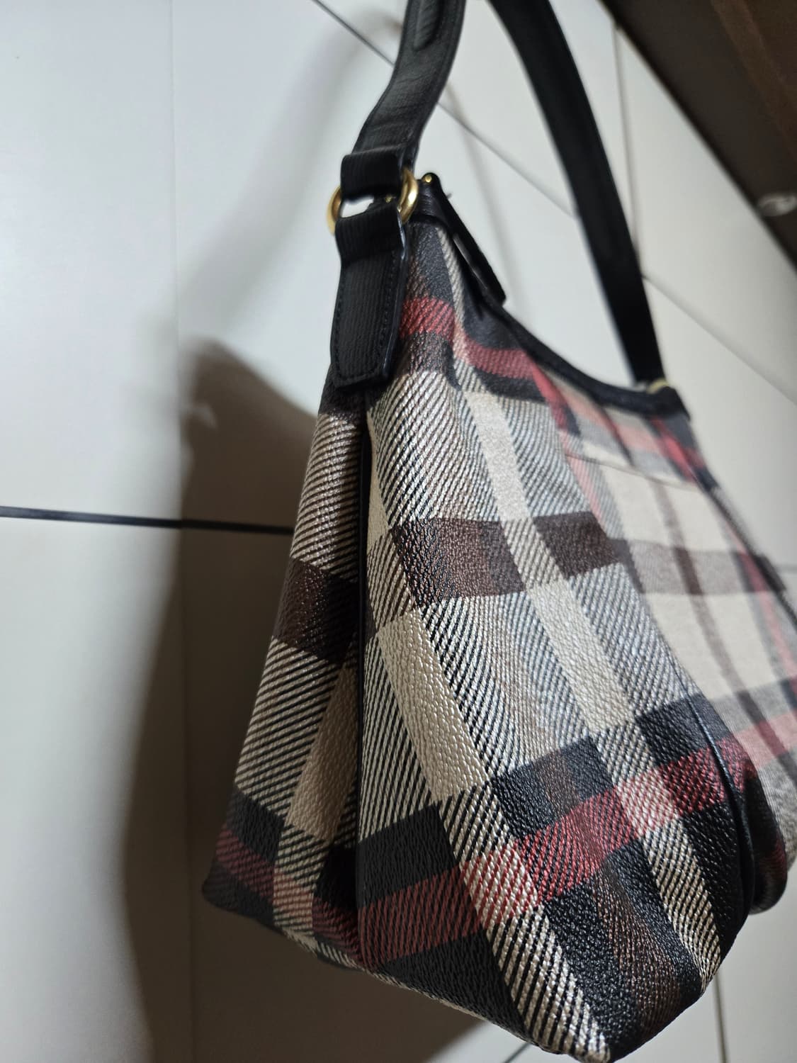 닥스  시그니처 체크패턴 호보 미듐 가죽 숄더백(새상품 컨디션) 상품이미지4