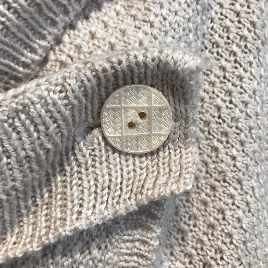 빈티니 니혼진 너드 사선 버튼 드레이프 오프숄더 가디건 상품이미지8