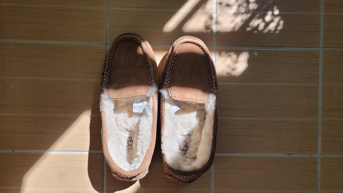 정품 어그 UGG Ansley(앤슬리) 모카슈즈 | 카멜 7(245) 상품이미지1