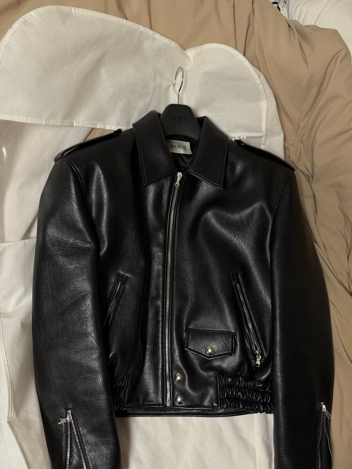 노이스 24fw견장 레더 판매합니다 상품이미지1