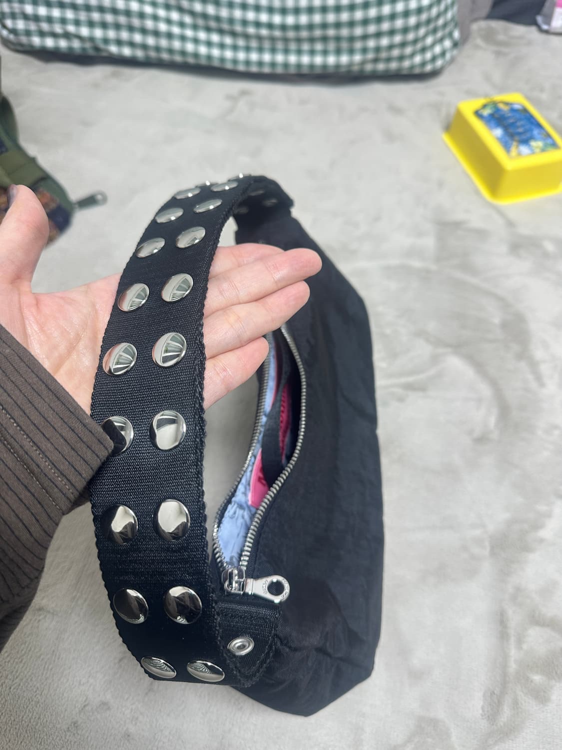 바쿠 X 몰리고다드 카고숄더백 Baggu 팝퍼 스트랩 블랙 상품이미지9