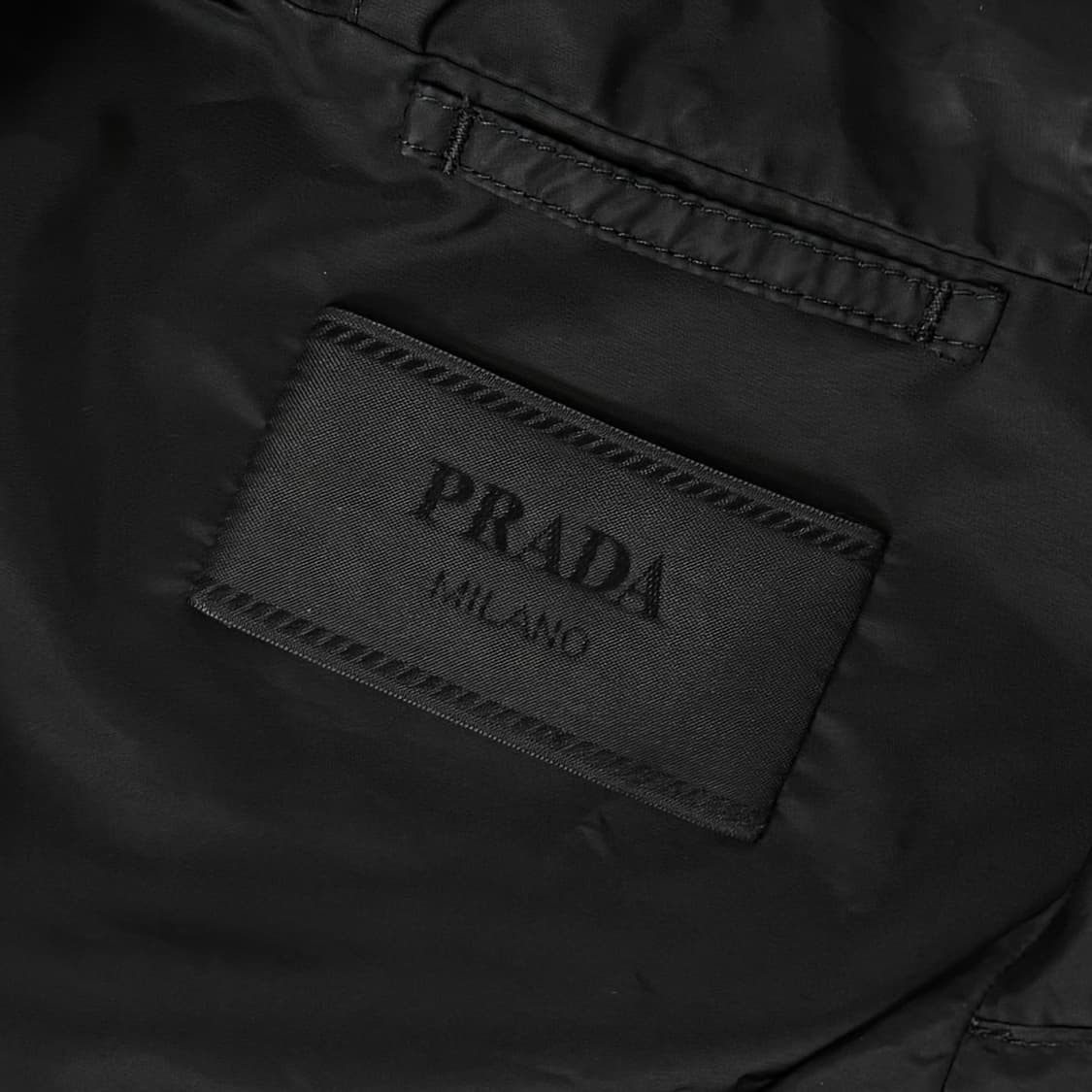 [50/당일출고]프라다 삼각로고 바람막이 상품이미지4