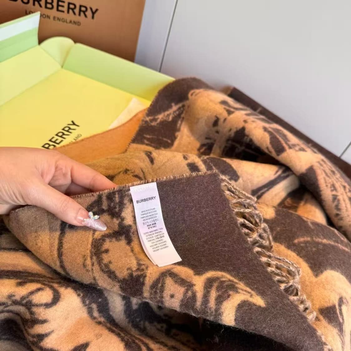 버버리숙녀 리버서블 스카프 100% 램스울
 상품이미지4