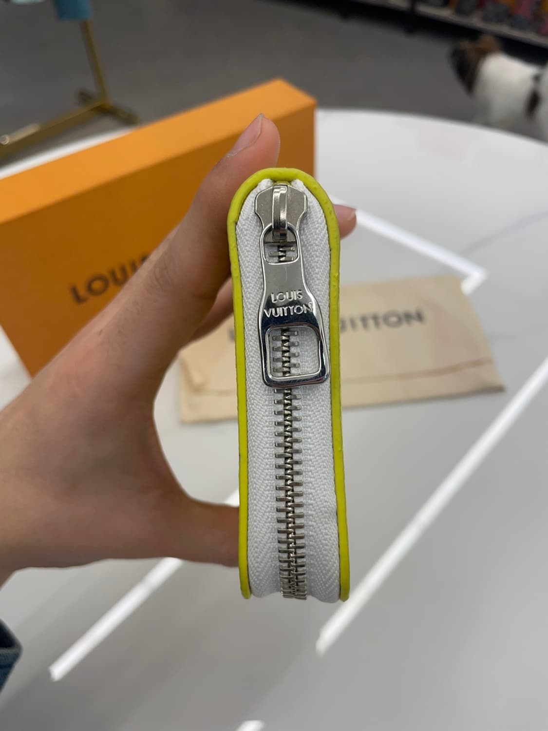 루이비통 에브리데이 한정판 지퍼돌이 장지갑 상품이미지3