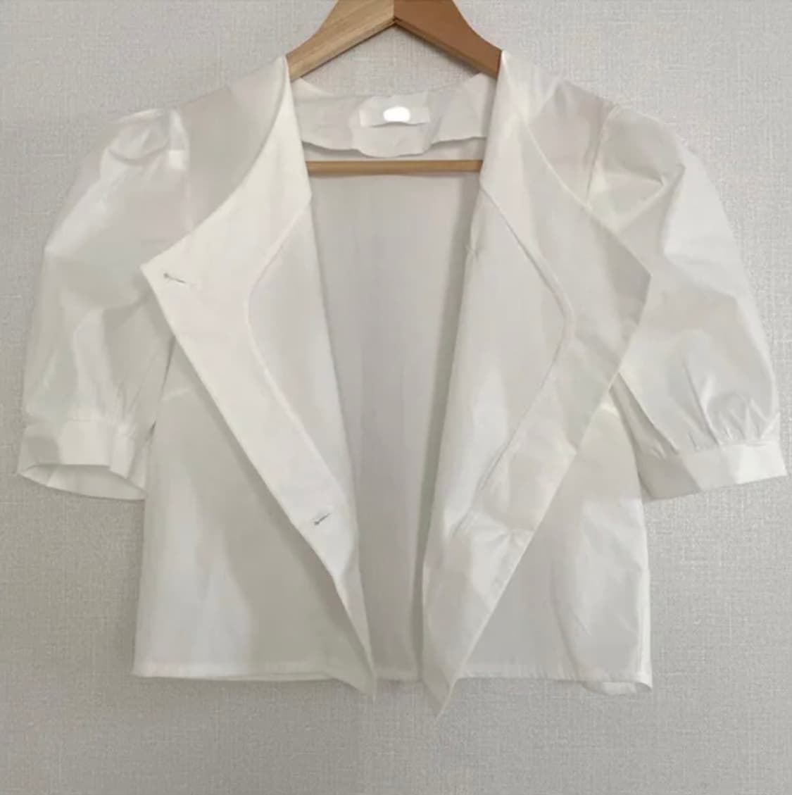 사선 퍼프 반팔 블라우스 (white) 상품이미지2