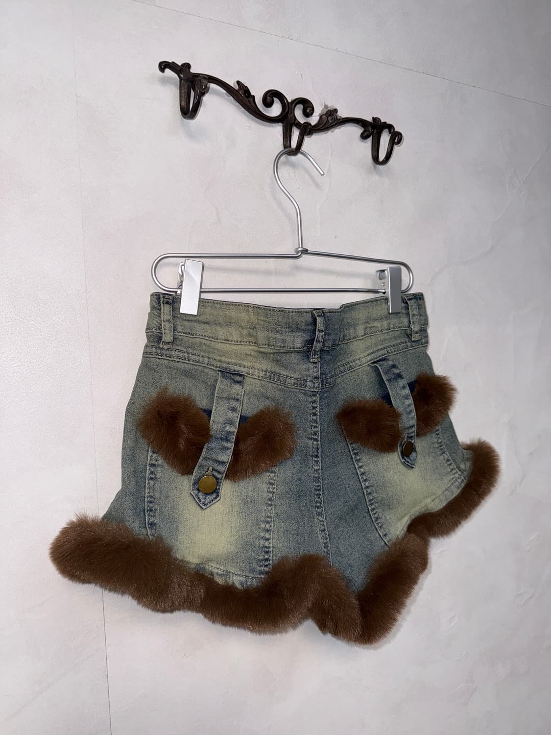 Washing denim y2k fur stud short pants 상품이미지2