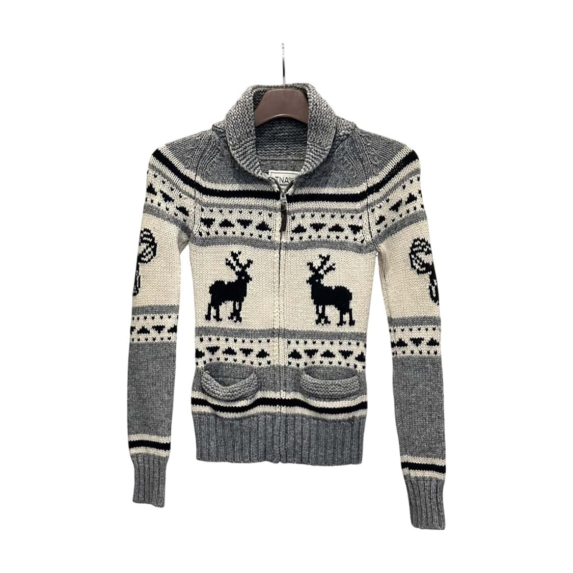 Aritzia TNA 코위찬 집업 가디건 레인디어 패턴 디테일 그레이 상품이미지1