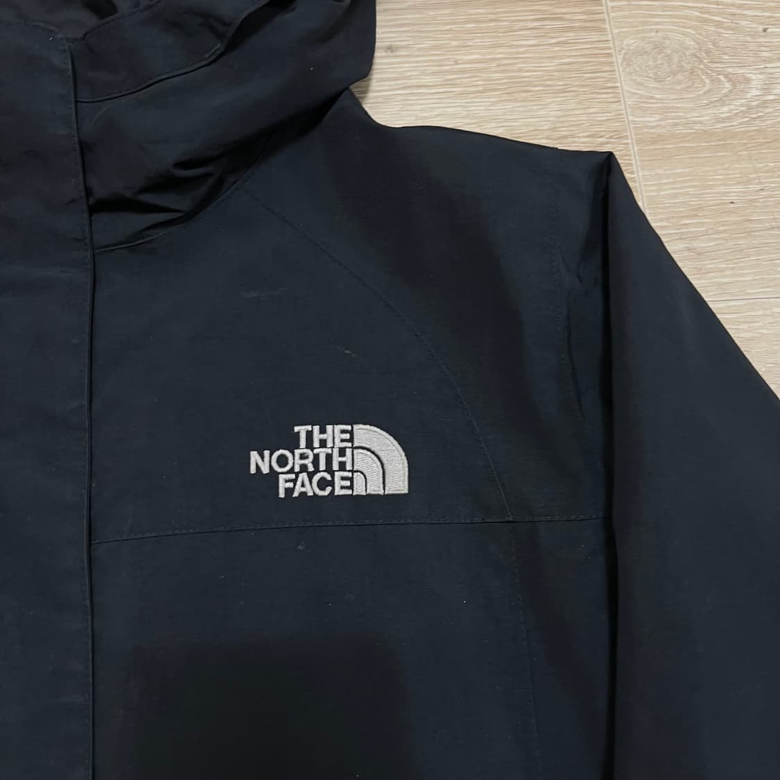 노스페이스 여성 하프돔 로고 바람막이 후드자켓 [블랙] S/90 상품이미지4