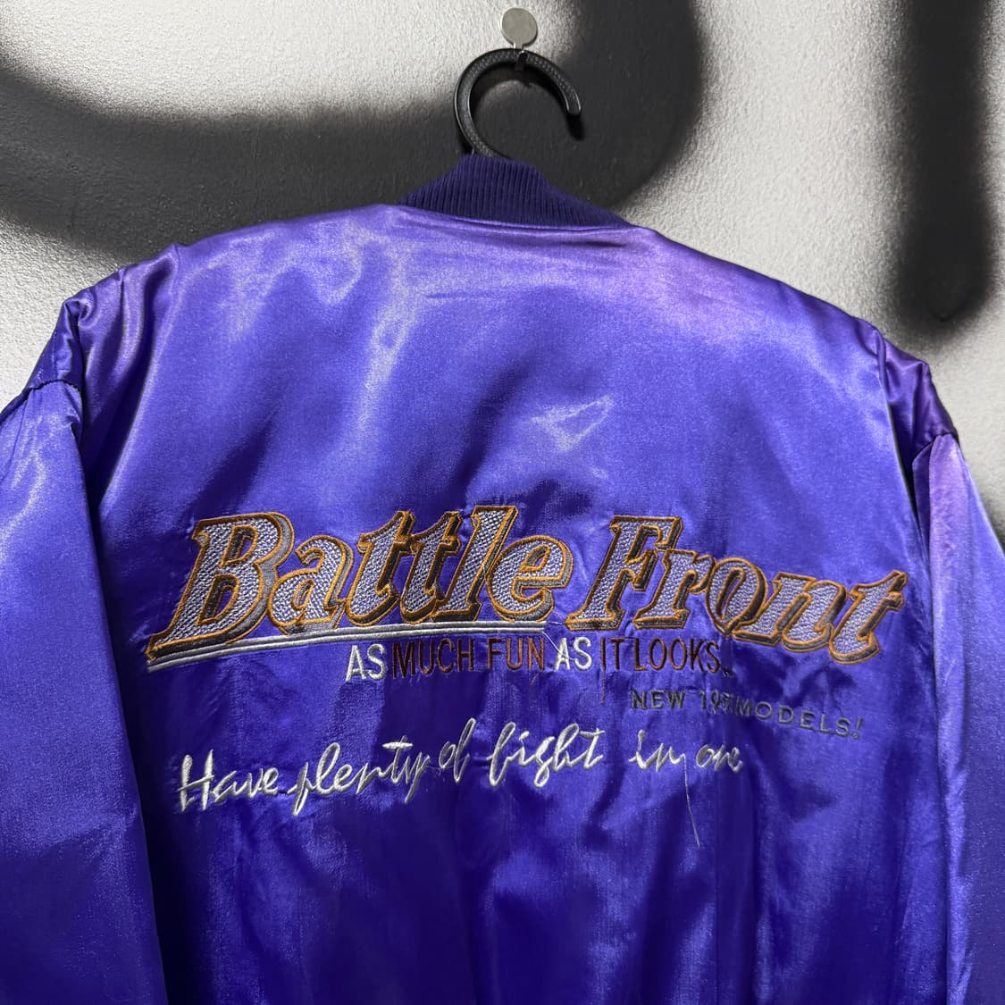 VTG 빈티지 올드스쿨 자수 디테일 사틴 크롭 봄버 바시티 자켓 상품이미지6