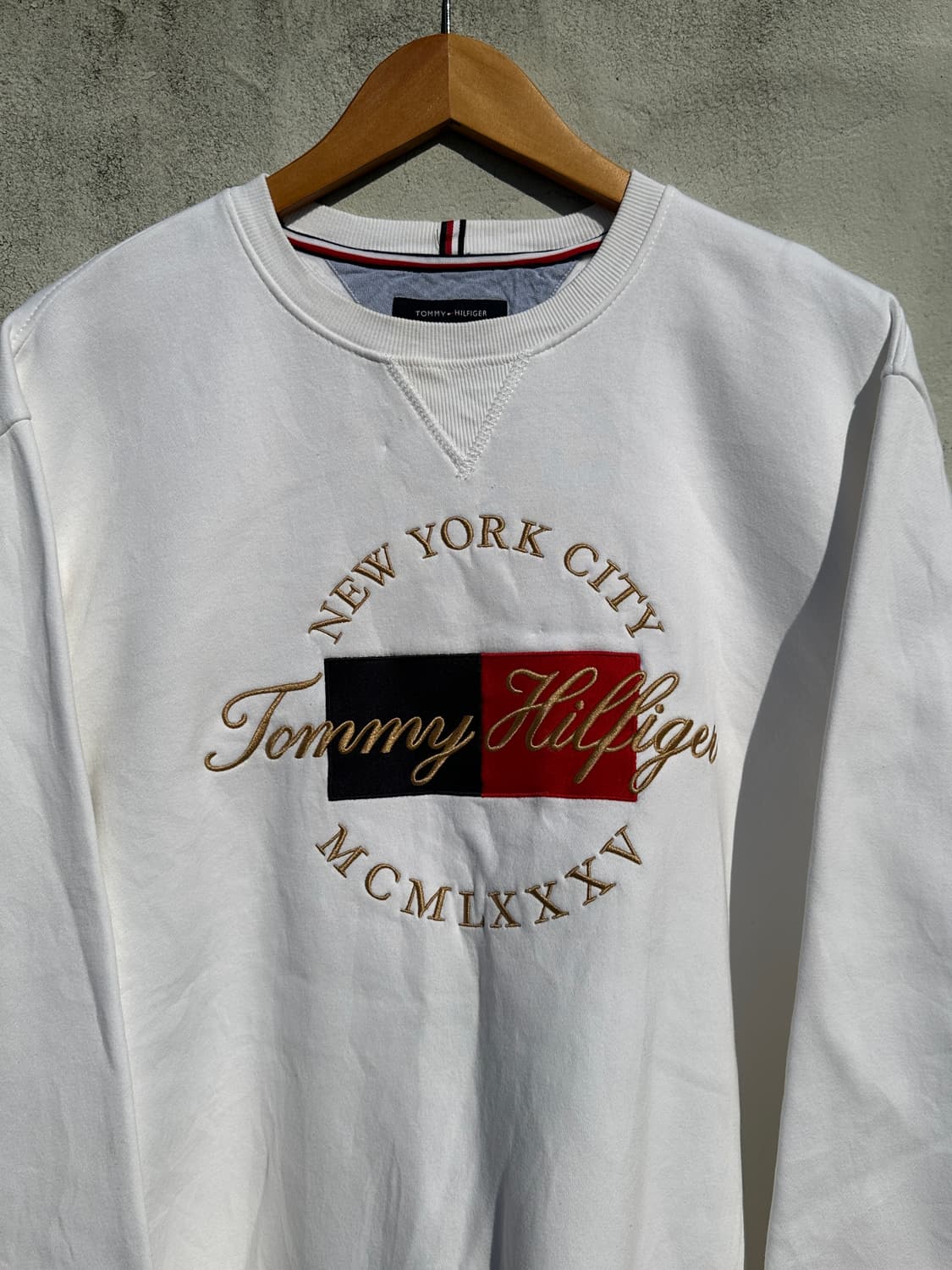 [XL] 타미힐피거 자수 화이트 맨투맨 스웻셔츠 상품이미지2