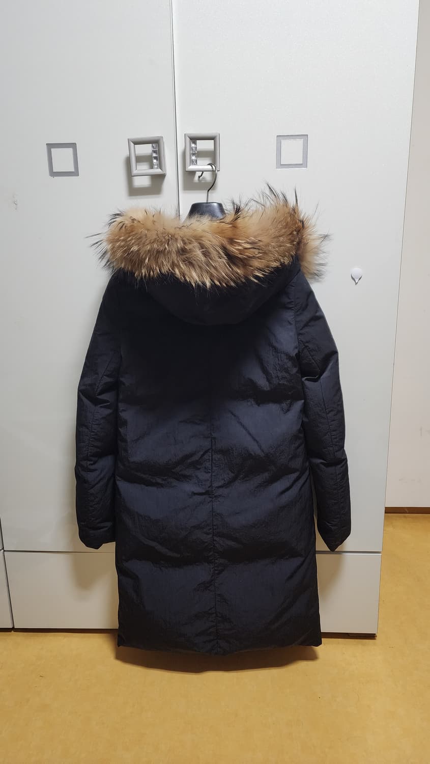 띠어리 후드 라쿤털 장식 블랙 롱 패딩 상품이미지4