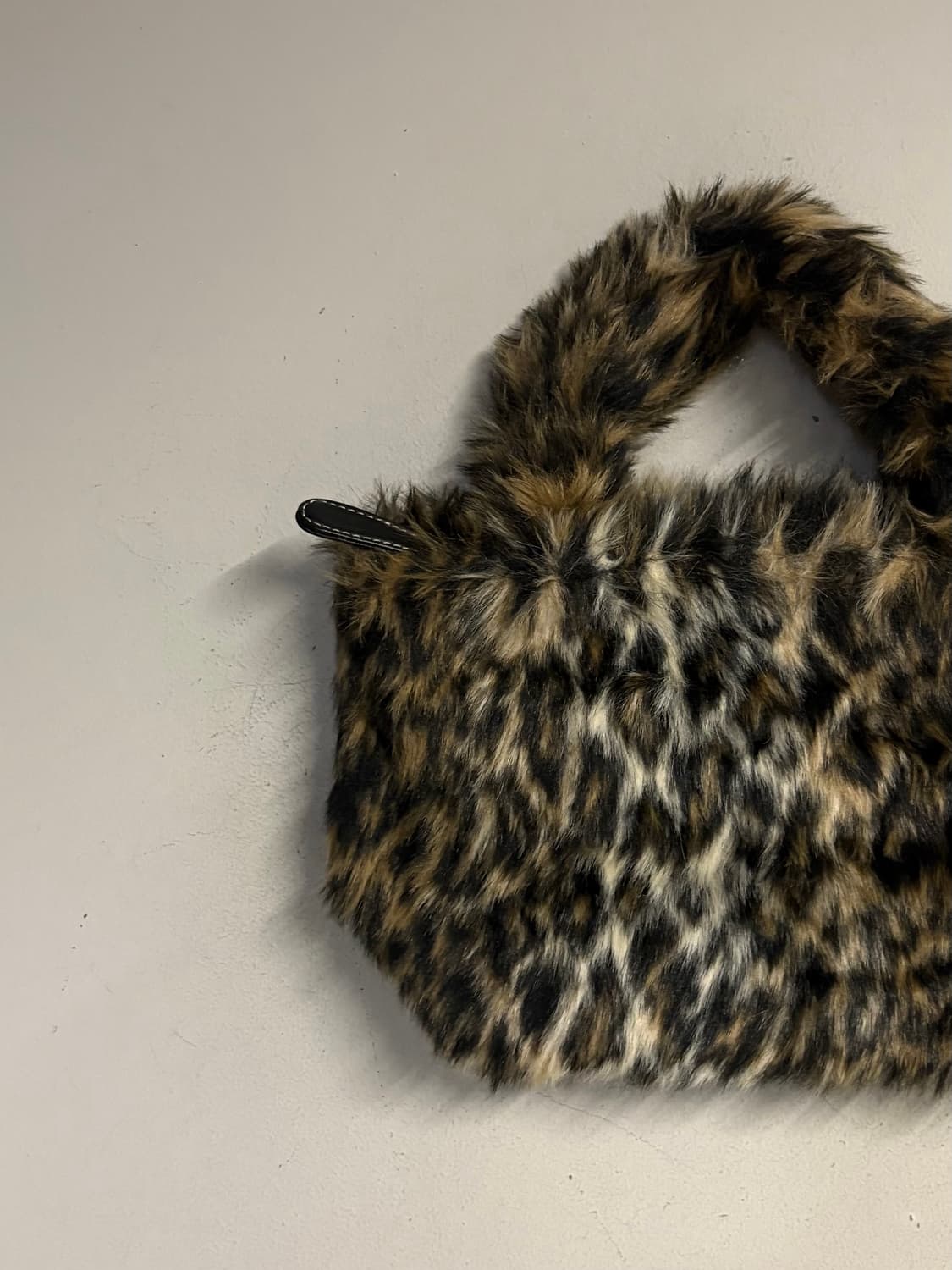 Y‘SACCS faux fur hand bag -5 (room) 상품이미지3
