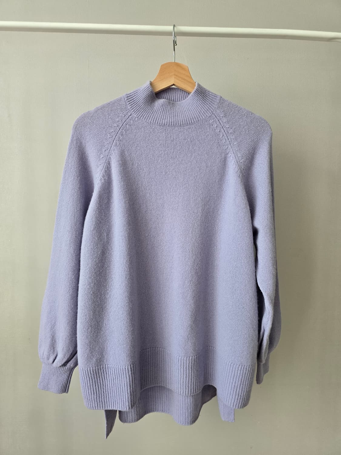 SHIPS 라일락 컬러 여유핏 하이넥 니트 상품이미지1