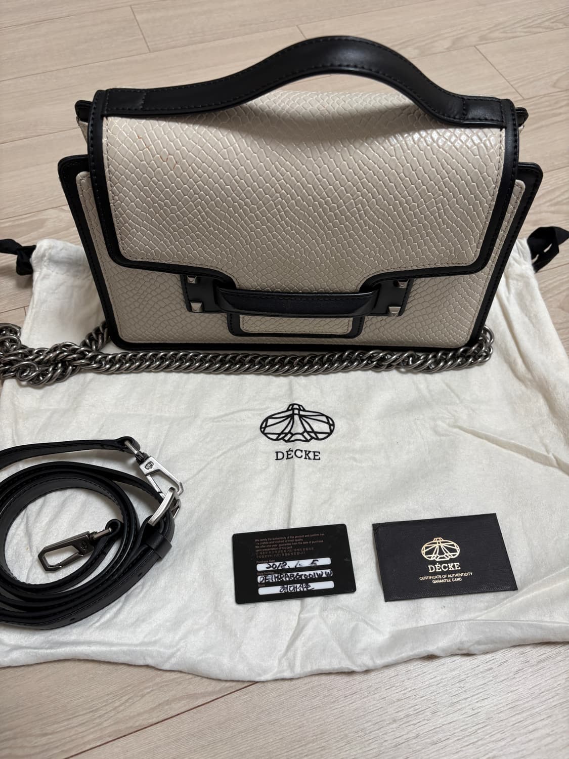 덱케 레슬리백 상품이미지1